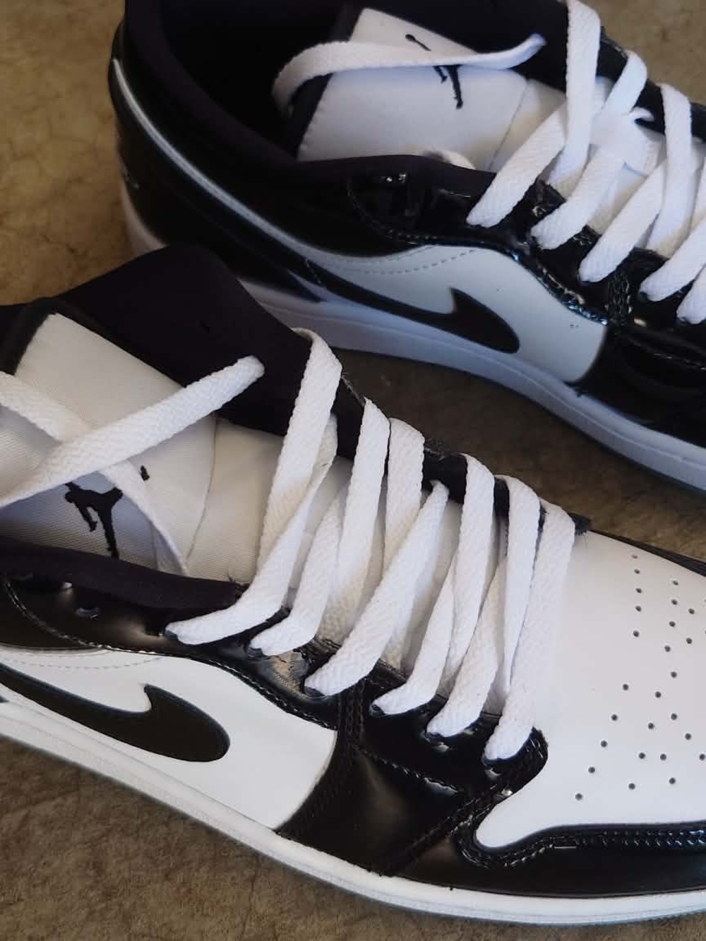 Jordans 1 Sneakers